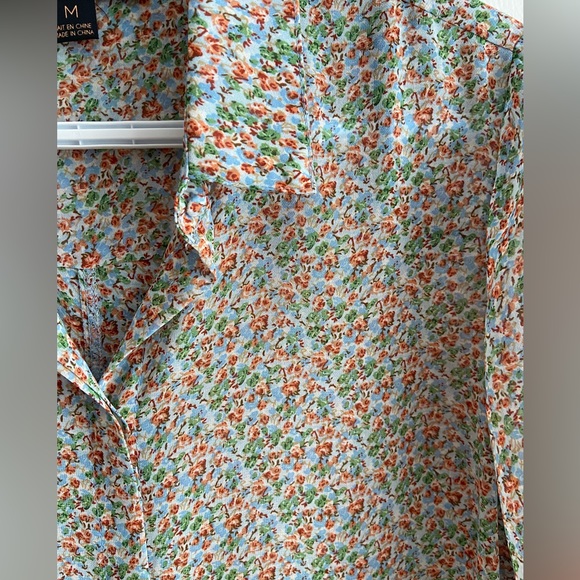 BNWT Flowy blouse - medium - Picture 3 of 3